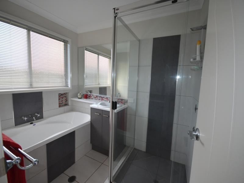 7 Page Court, Kearneys Spring QLD 4350