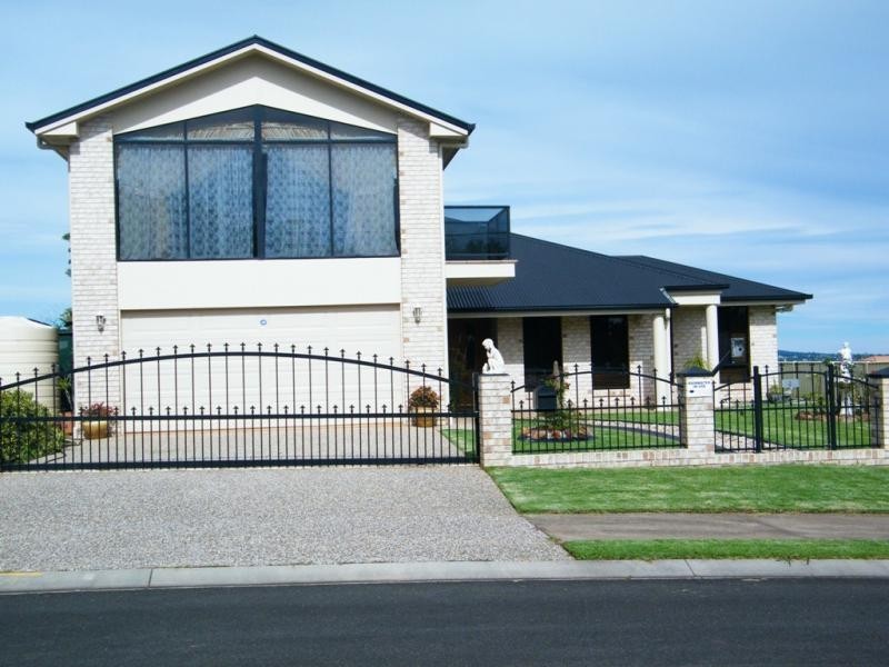 4 Weale Street, Mount Kynoch QLD 4350