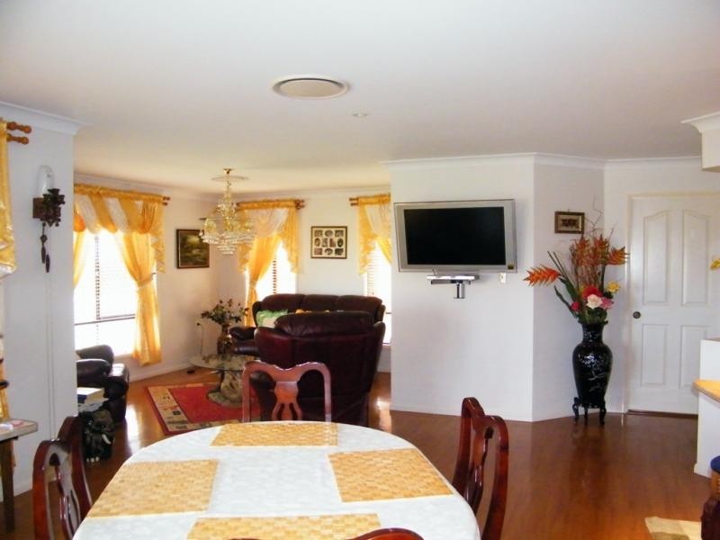 4 Weale Street, Mount Kynoch QLD 4350