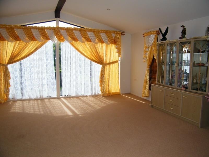 4 Weale Street, Mount Kynoch QLD 4350