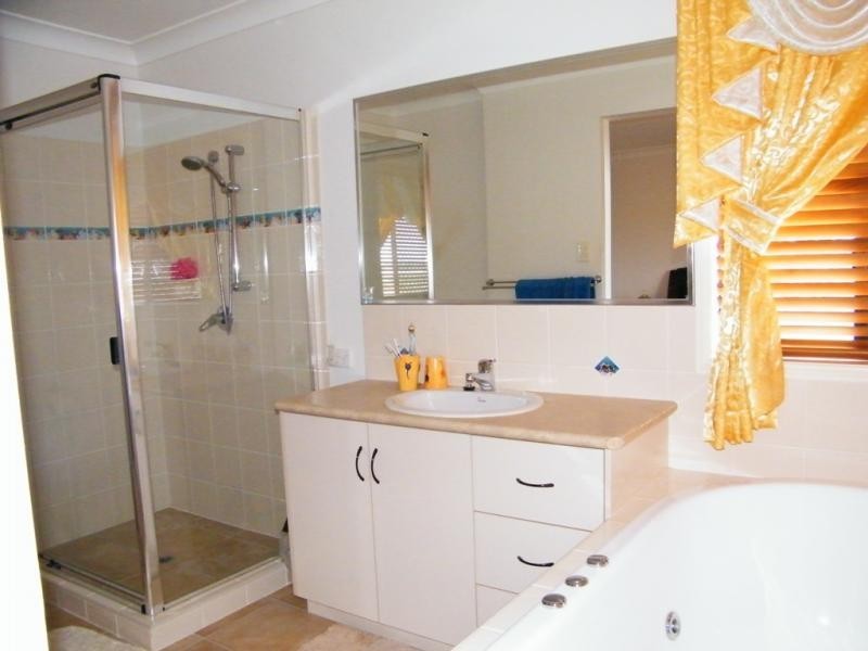 4 Weale Street, Mount Kynoch QLD 4350