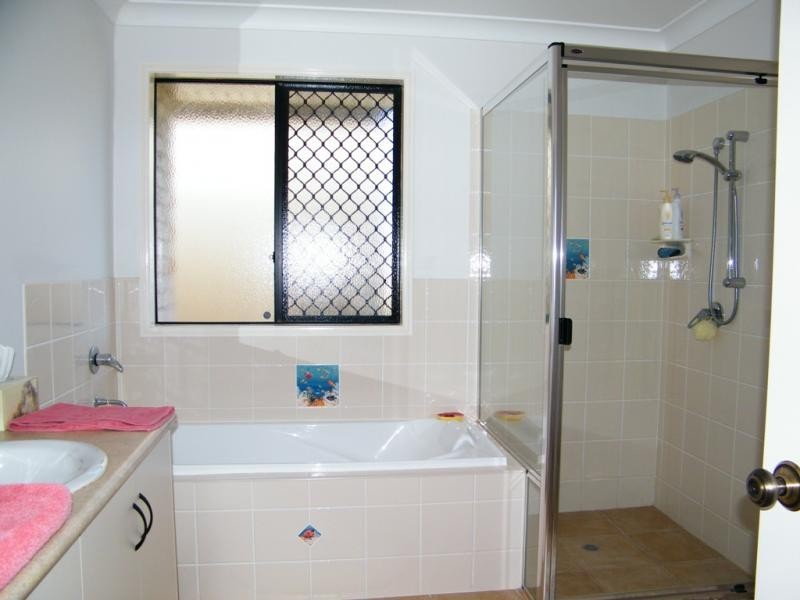 4 Weale Street, Mount Kynoch QLD 4350