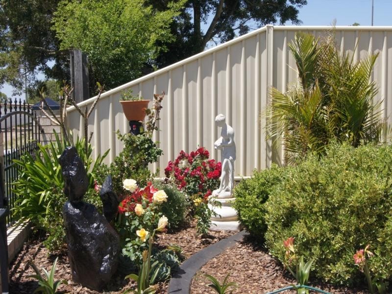 4 Weale Street, Mount Kynoch QLD 4350