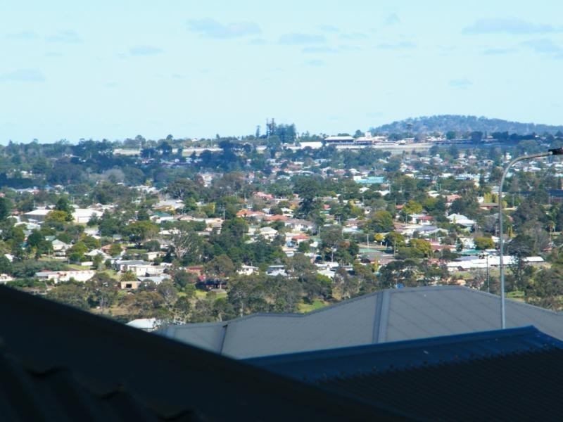 4 Weale Street, Mount Kynoch QLD 4350