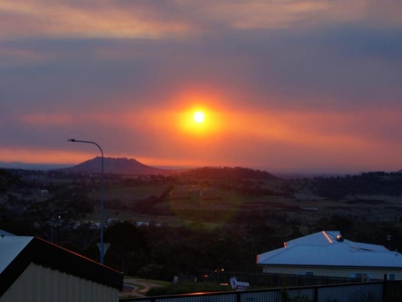 4 Weale Street, Mount Kynoch QLD 4350