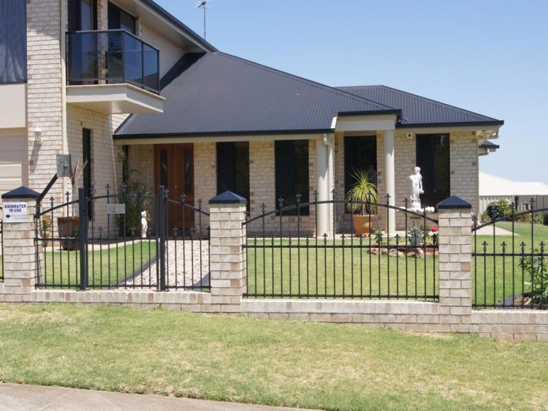 4 Weale Street, Mount Kynoch QLD 4350