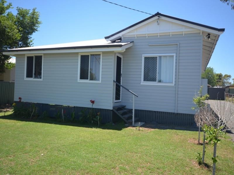 48 Campbell Street, Oakey QLD 4401