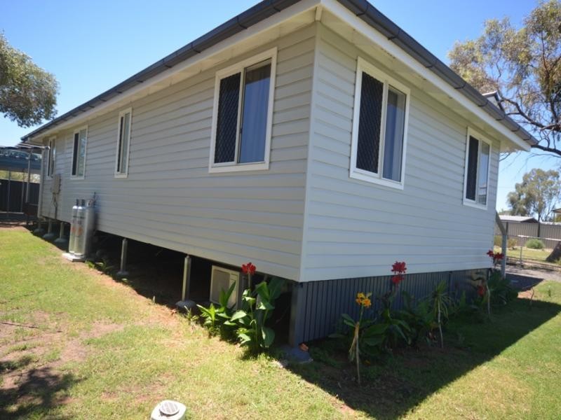 48 Campbell Street, Oakey QLD 4401