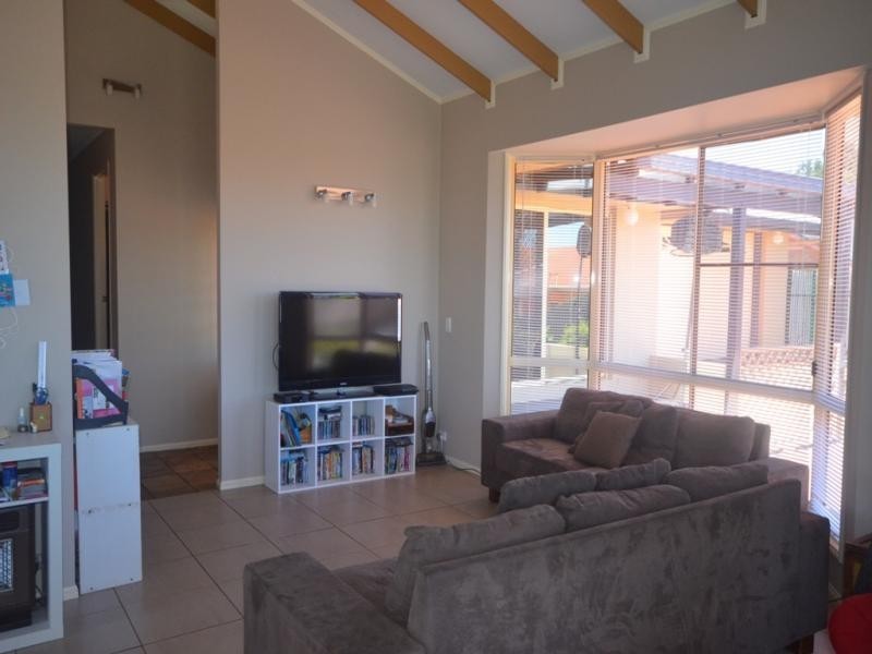 10 Vanham Close, Middle Ridge QLD 4350