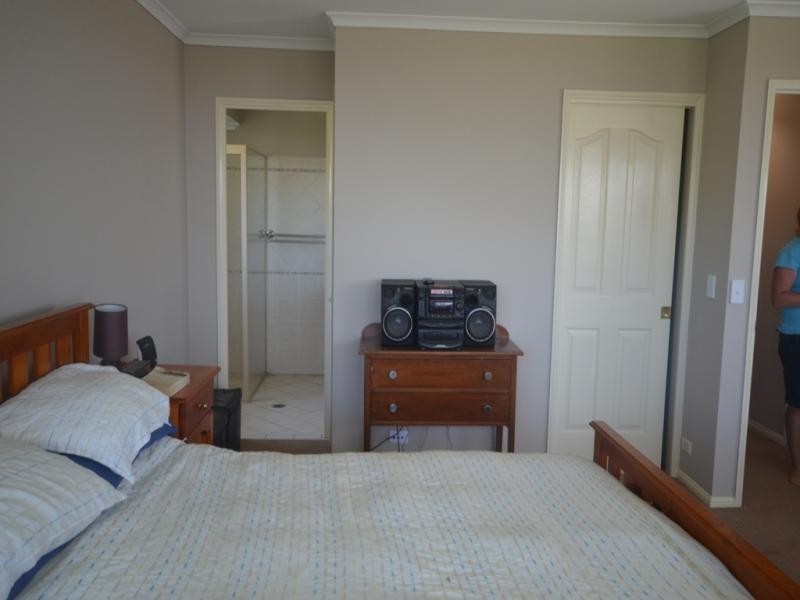10 Vanham Close, Middle Ridge QLD 4350