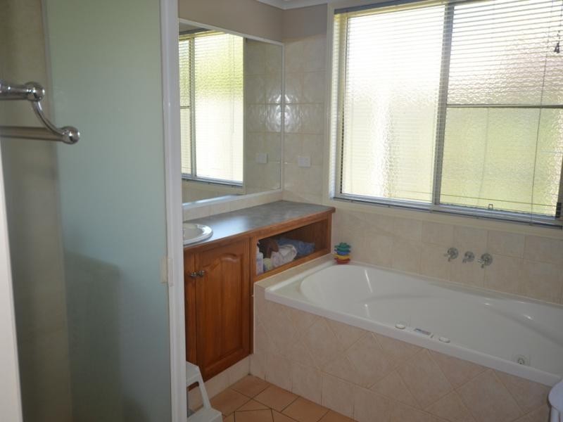 10 Vanham Close, Middle Ridge QLD 4350