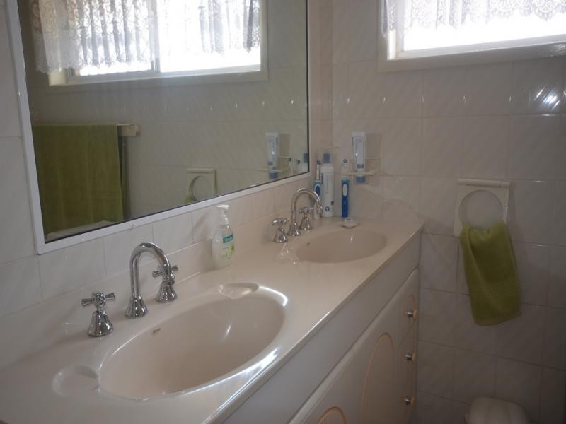 282 West Street, Kearneys Spring QLD 4350