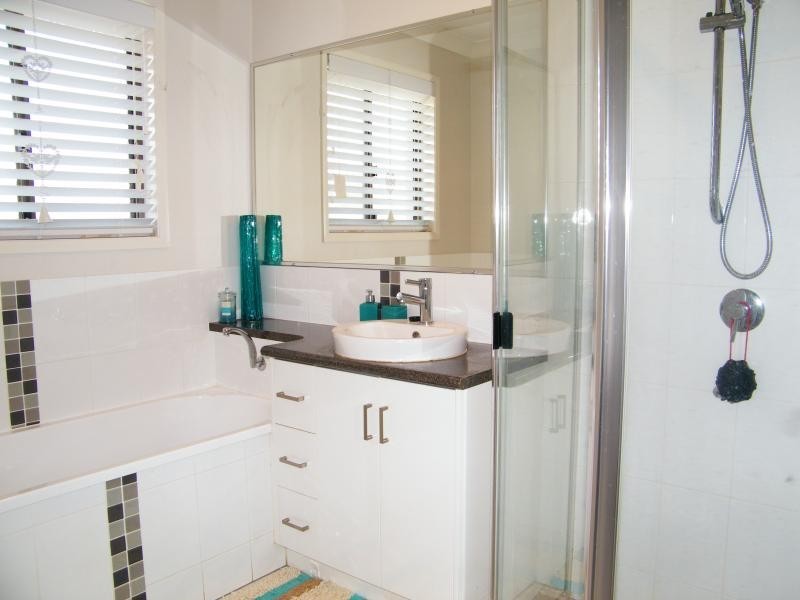 1 Vinnicombe Street, Kearneys Spring QLD 4350