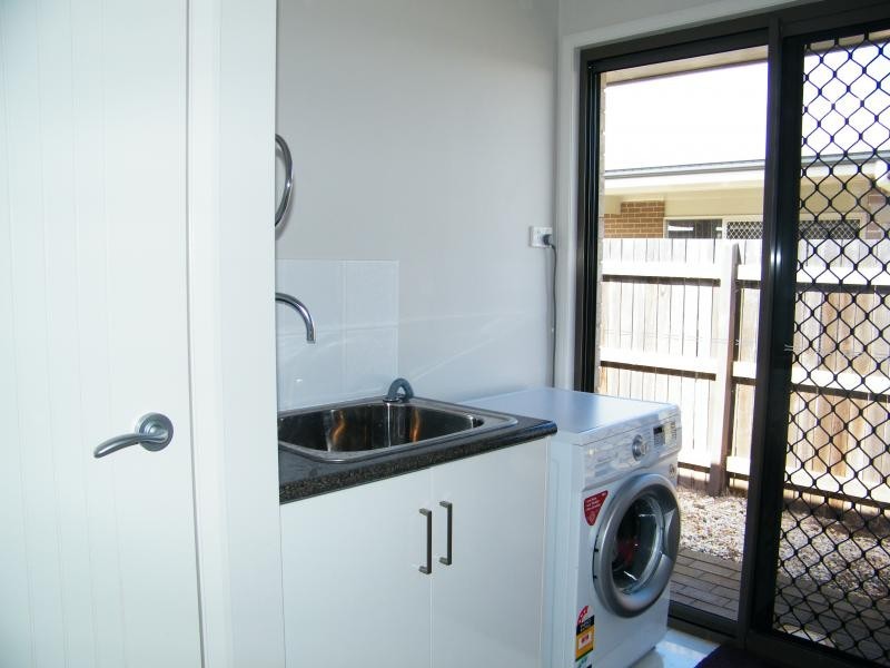 1 Vinnicombe Street, Kearneys Spring QLD 4350