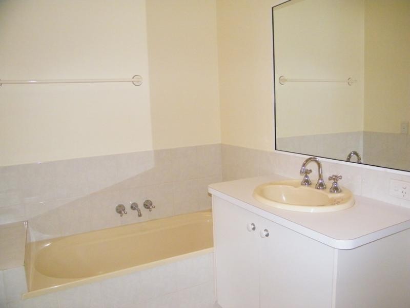 1/32 Jull Drive, Centenary Heights QLD 4350