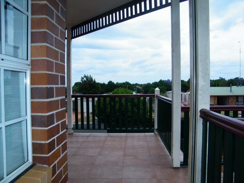 1/32 Jull Drive, Centenary Heights QLD 4350