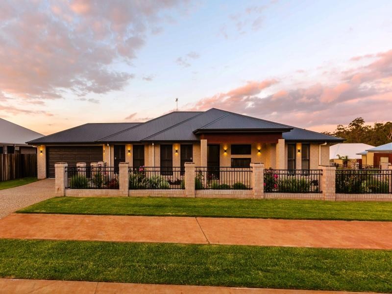9 Brimblecombe Drive, Middle Ridge QLD 4350
