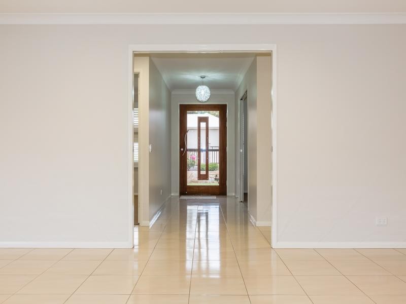 9 Brimblecombe Drive, Middle Ridge QLD 4350