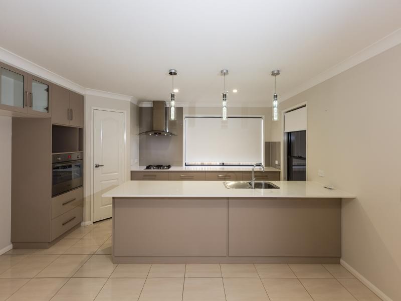 9 Brimblecombe Drive, Middle Ridge QLD 4350