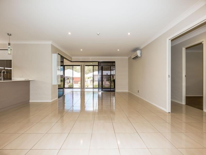 9 Brimblecombe Drive, Middle Ridge QLD 4350