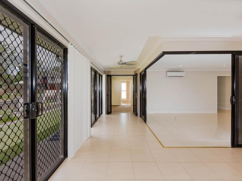 9 Brimblecombe Drive, Middle Ridge QLD 4350