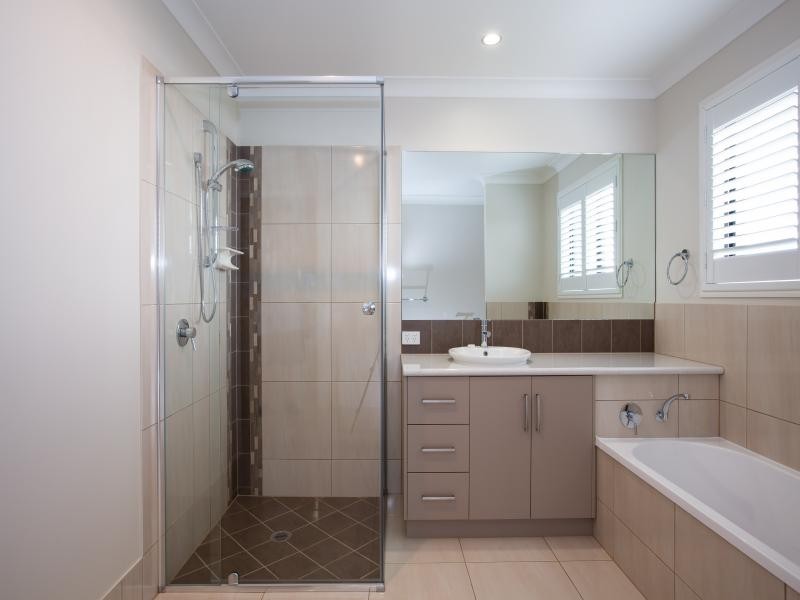 9 Brimblecombe Drive, Middle Ridge QLD 4350