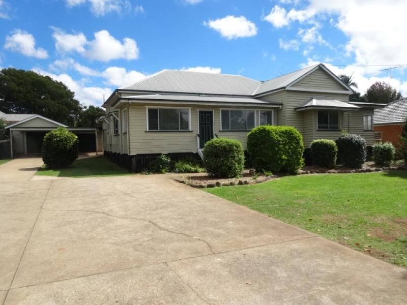 15 Goodwood Street, Newtown QLD 4350