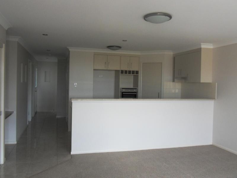 2/14 Sunning Street, Kearneys Spring QLD 4350