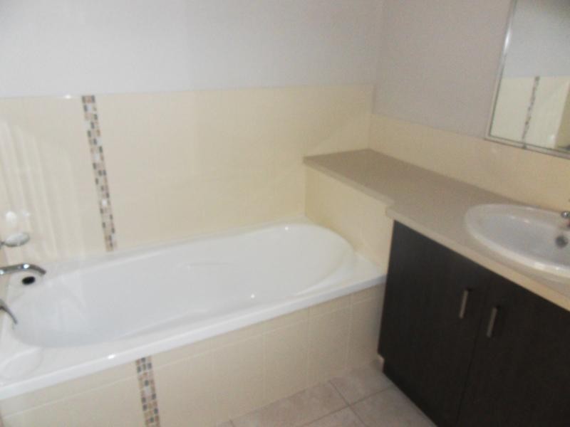 2/14 Sunning Street, Kearneys Spring QLD 4350