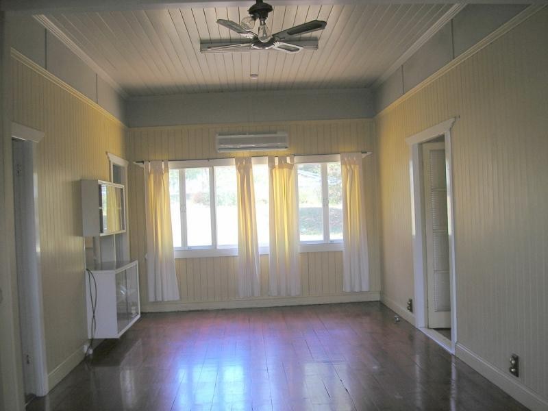 3 Fifer Street, Eastern Heights QLD 4305