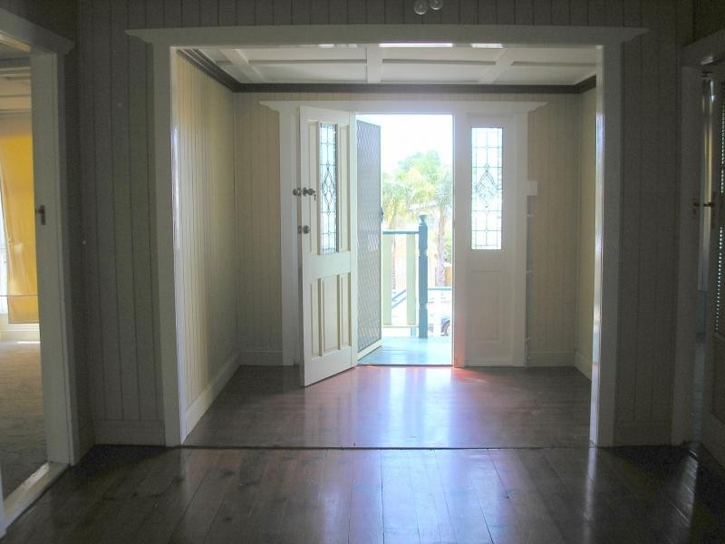 3 Fifer Street, Eastern Heights QLD 4305