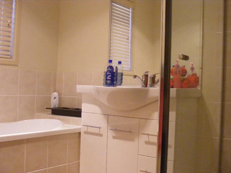 8 Tamar Street, Booval QLD 4304