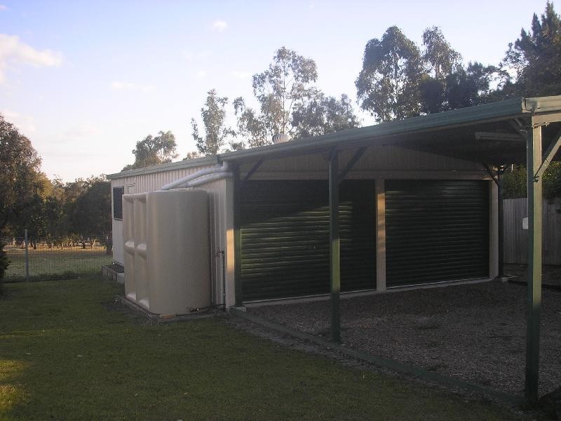 8 Farrell Drive, Walloon QLD 4306