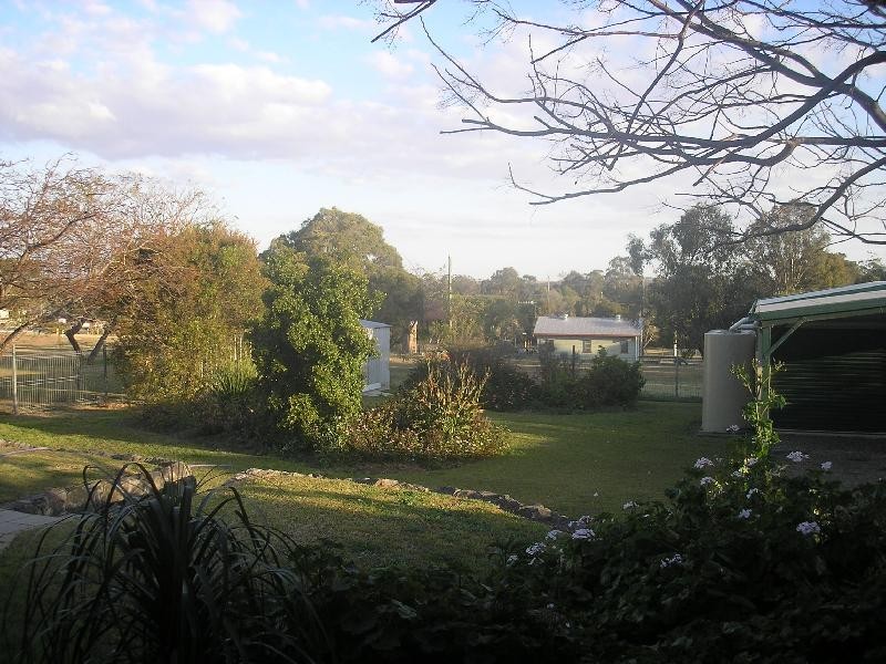 8 Farrell Drive, Walloon QLD 4306