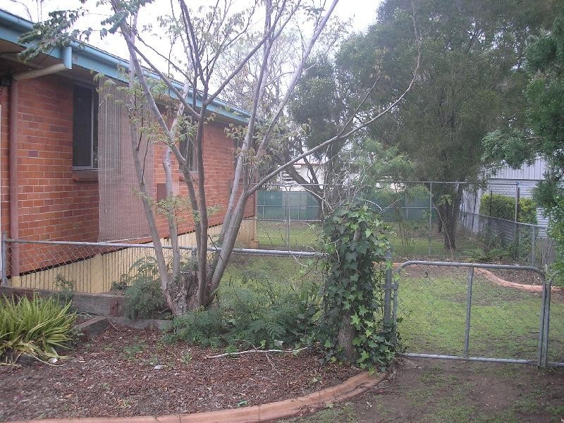 4 Peacock Street, One Mile QLD 4305