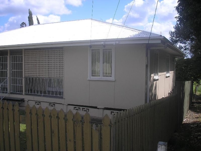2/34 Glebe Road, Newtown QLD 4305