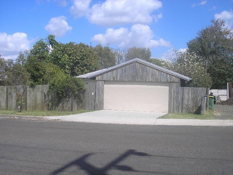 8 Chermside Road, Eastern Heights QLD 4305
