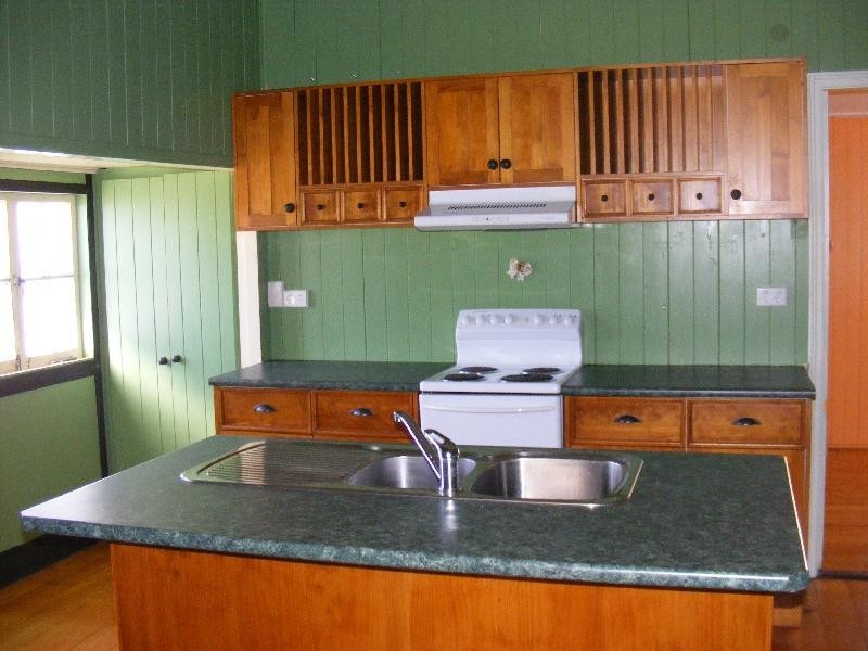 102 Blackstone Road, Silkstone QLD 4304