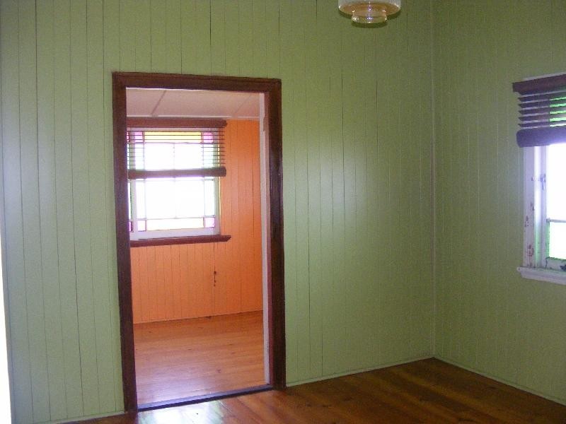 102 Blackstone Road, Silkstone QLD 4304