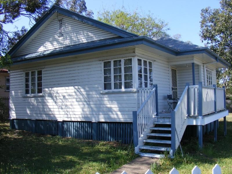13 Ernest Street, Leichhardt QLD 4305