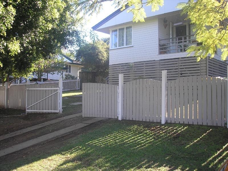 8 Wentworth Street, Leichhardt QLD 4305