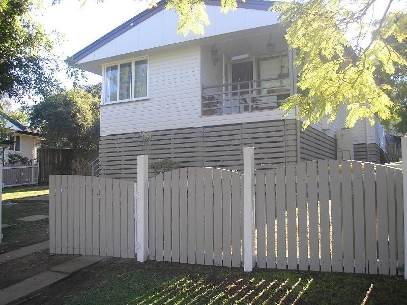 8 Wentworth Street, Leichhardt QLD 4305