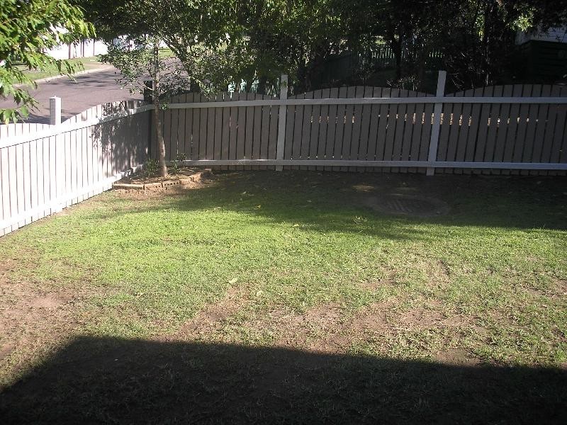 8 Wentworth Street, Leichhardt QLD 4305