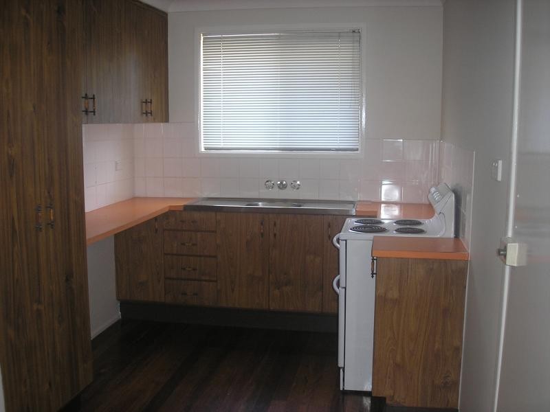 10 Madden Street, Silkstone QLD 4304