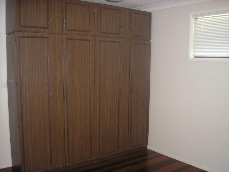 10 Madden Street, Silkstone QLD 4304