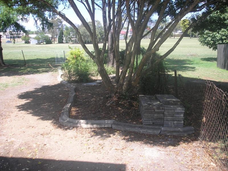 10 Madden Street, Silkstone QLD 4304