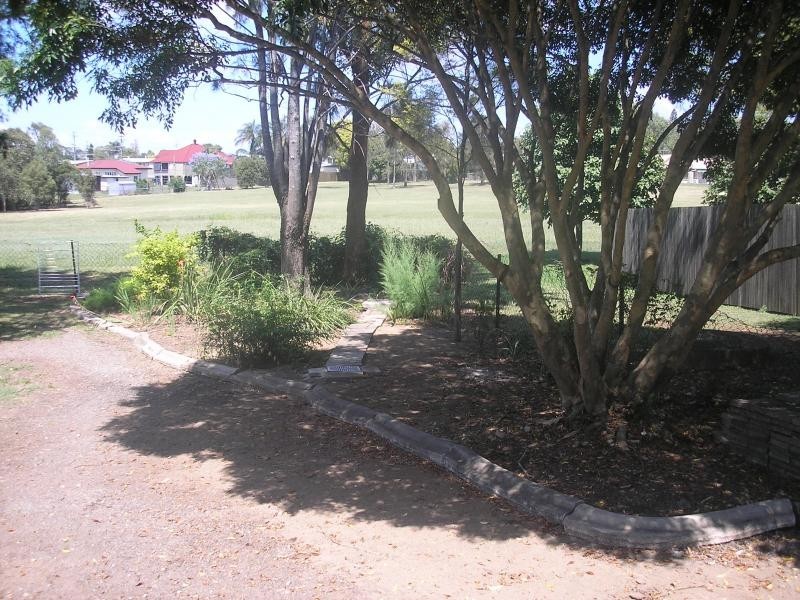 10 Madden Street, Silkstone QLD 4304