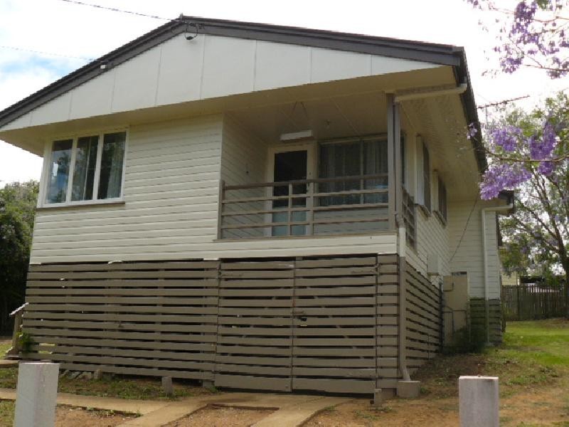 8 Wentworth Street, Leichhardt QLD 4305