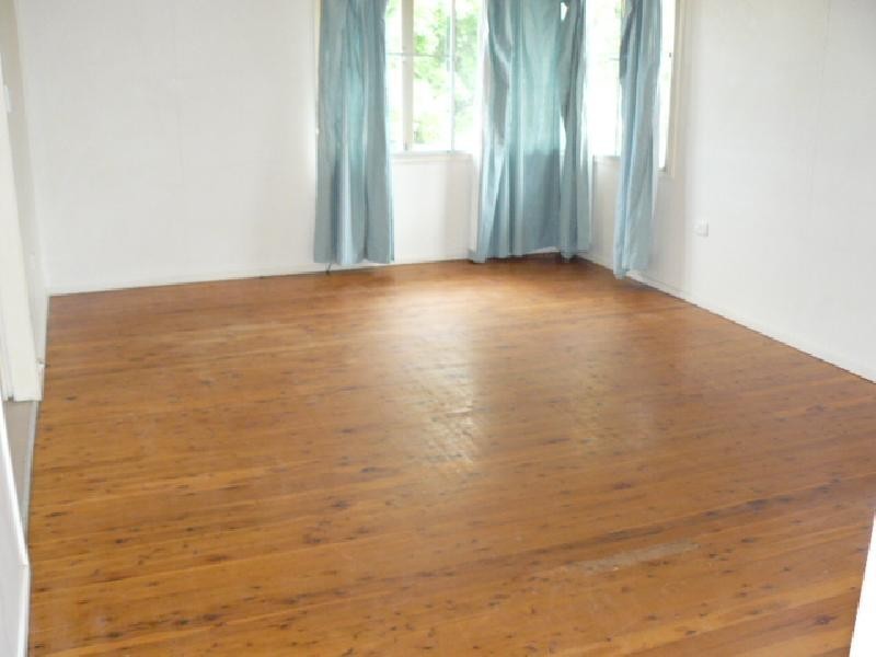 8 Wentworth Street, Leichhardt QLD 4305