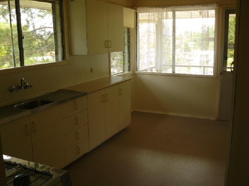 8 Wentworth Street, Leichhardt QLD 4305